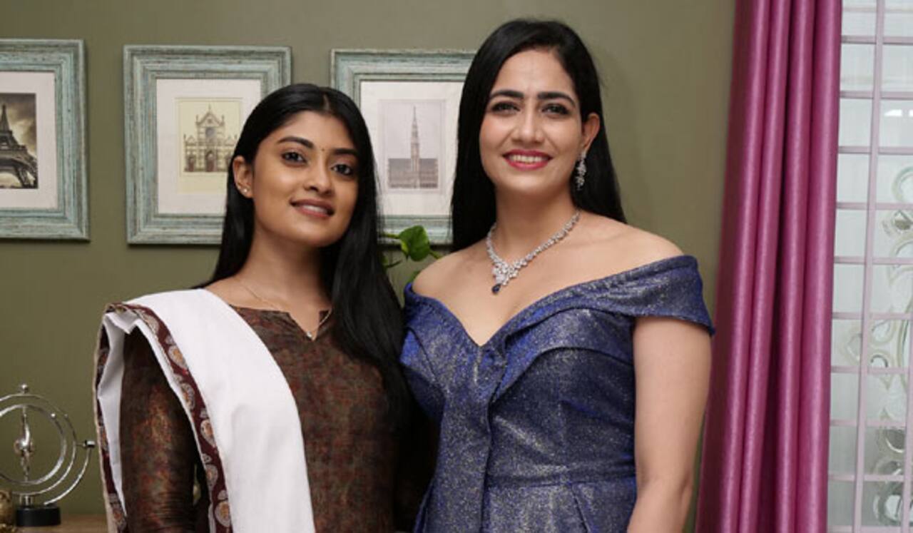 சைக்காலஜிக்கல் த்ரில்லர் படத்தில் அம்மு, கோமல்