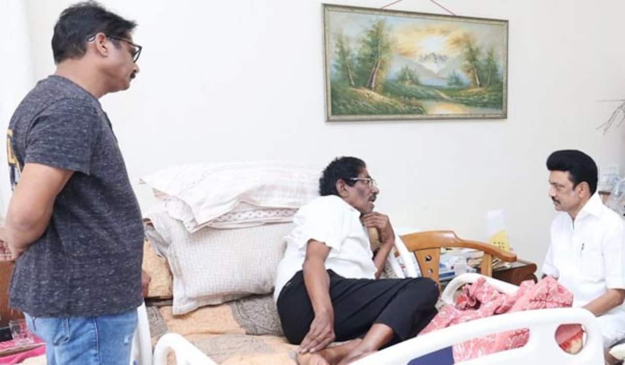 பாரதிராஜாவிடம் நேரில் நலம் விசாரித்த முதல்வர் ஸ்டாலின்