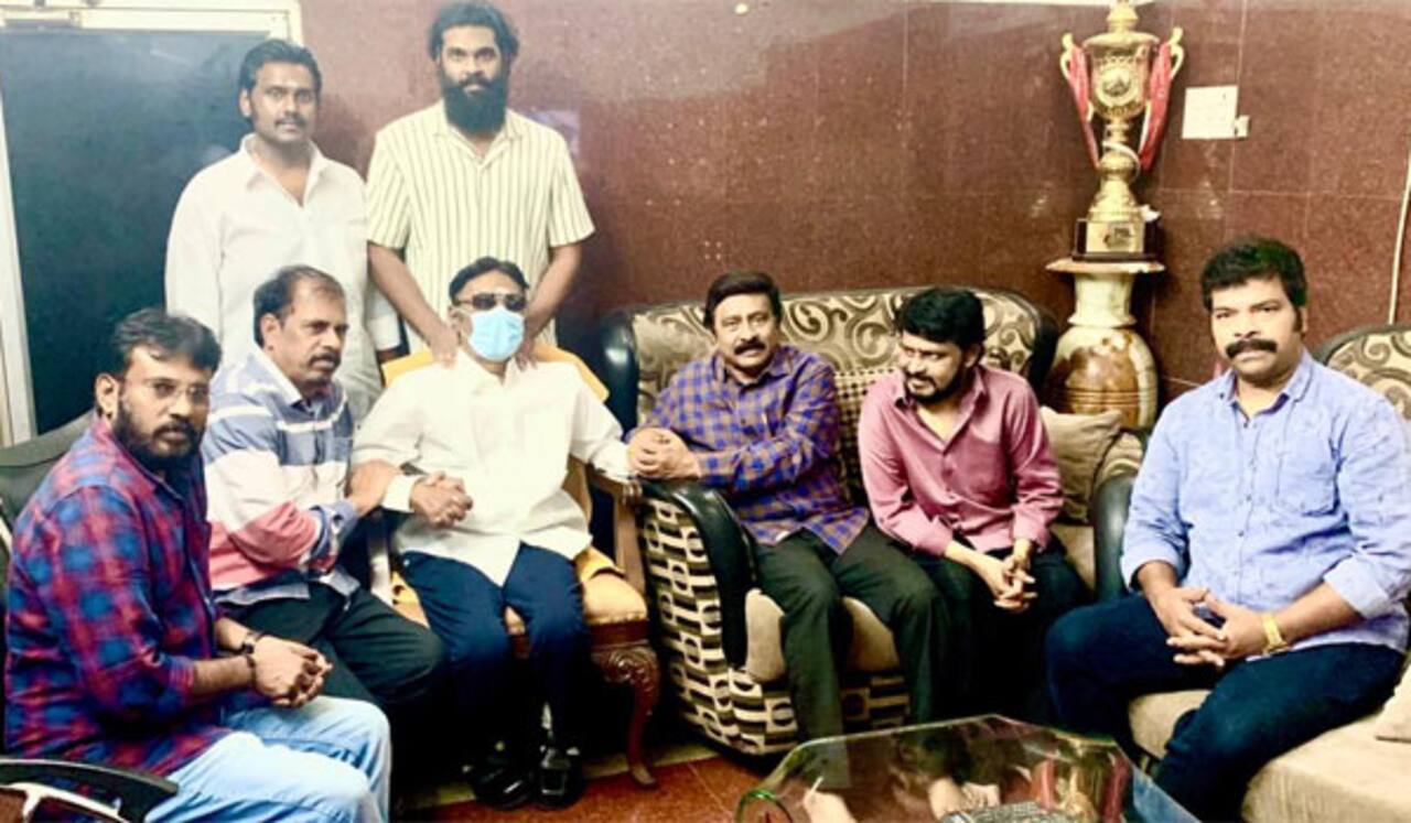 விஜயகாந்த்தை  நேரில் சந்தித்த இயக்குனர் சங்க குழு