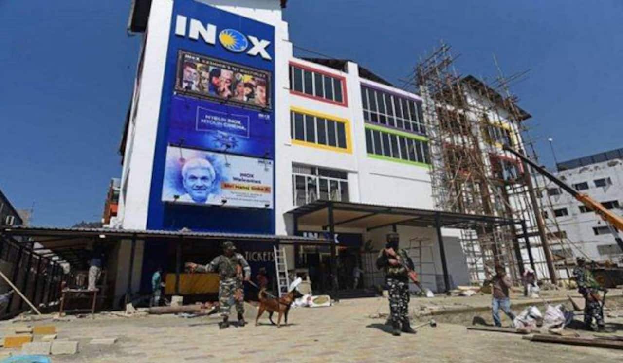 32 ஆண்டுகளுக்கு பிறகு காஷ்மீரில் தியேட்டர் திறப்பு : முதல் படமாக பொன்னியின் செல்வன் திரையீடு