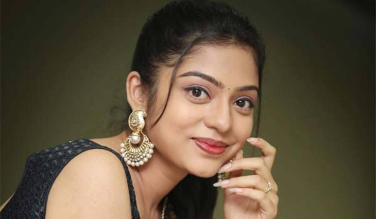 வர்ஷாவை கண்டு தெறித்து ஓடும் நெட்டிசன்கள்