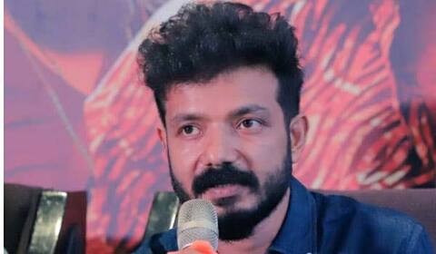 நடிகர் மீது டிவி தொகுப்பாளினி போலீசில் புகார்