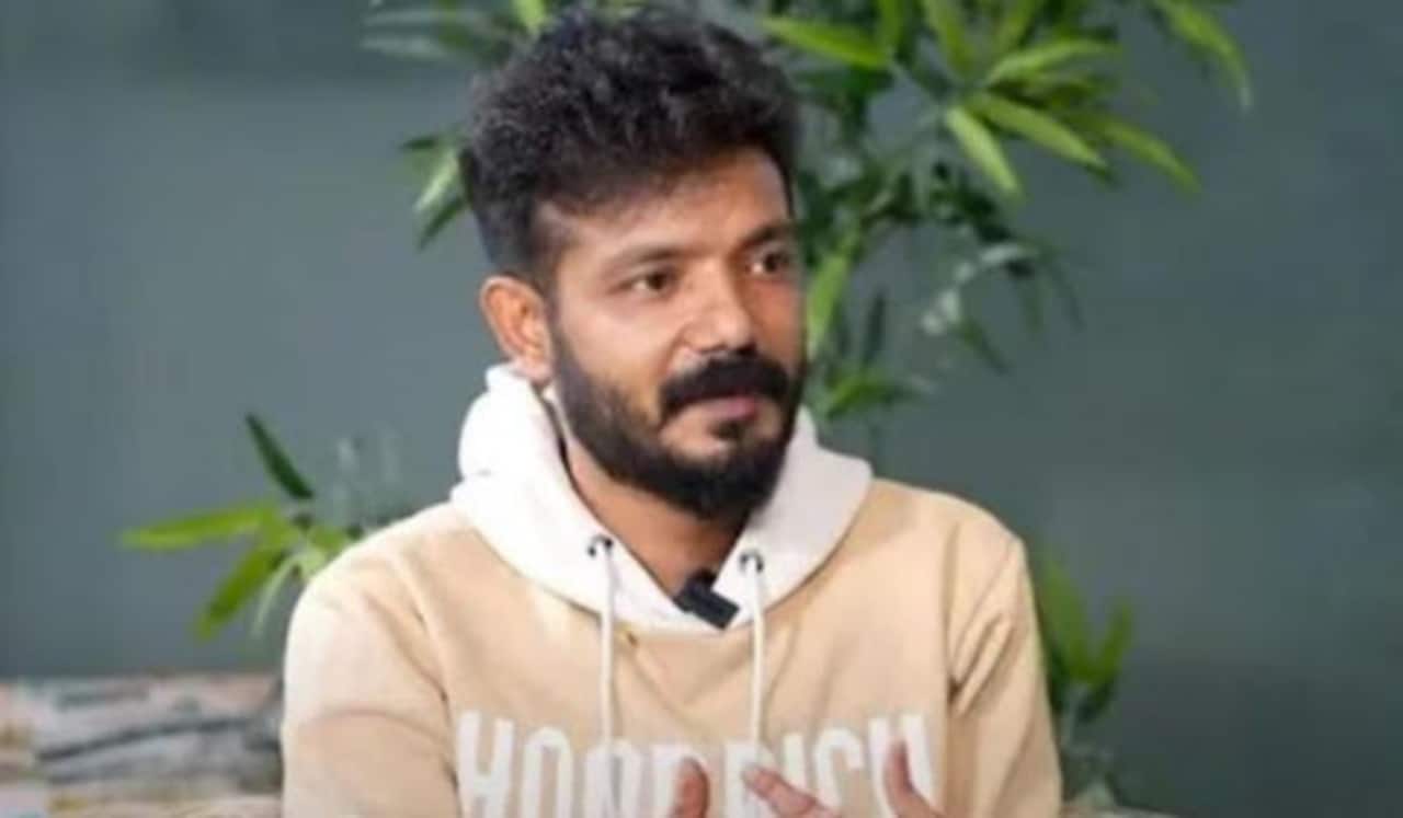 தொகுப்பாளினி மீது வார்த்தை தாக்குதல் நடத்திய நடிகர் கைது
