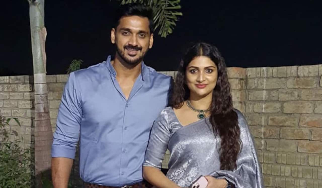 கணவர் அடித்து உதைத்து கொடுமை : டி.வி நடிகை திவ்யா புகார் - மறுக்கும் நடிகர் அர்ணவ்