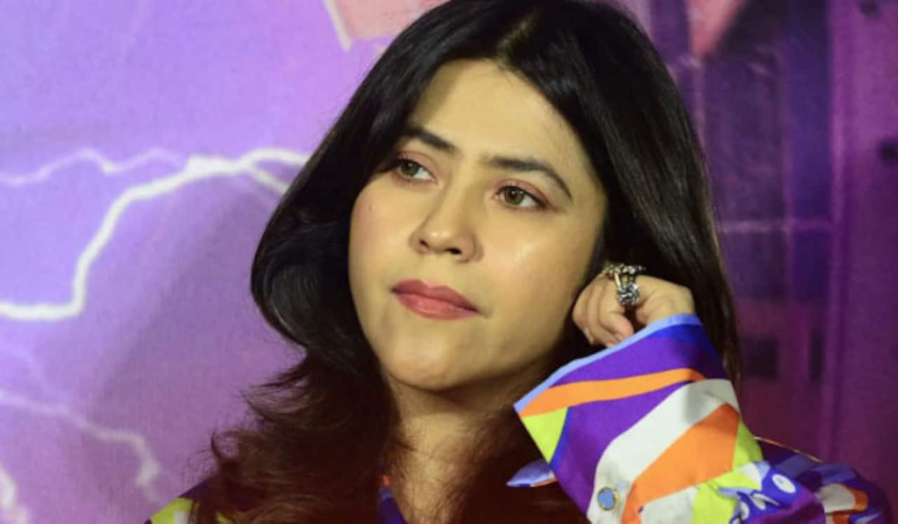 இளைய தலைமுறையின் மனதை கெடுக்கிறீர்கள் : ஏக்தா கபூருக்கு நீதிமன்றம் கண்டனம்