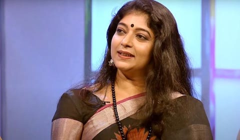 4 ஆண்டுகளுக்கு பிறகு மீண்டும் தமிழ் சினிமாவுக்கு வந்தார் சித்தாரா