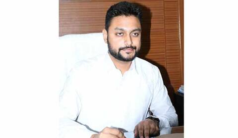 திருப்பூர் சப் கலெக்டராக பொறுப்பேற்றார் நடிகர் சின்னி ஜெயந்த் மகன்