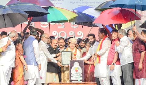 ஜாதி, மத பேதமின்றி ஒற்றுமையுடன் வாழ வேண்டும் : ரஜினி