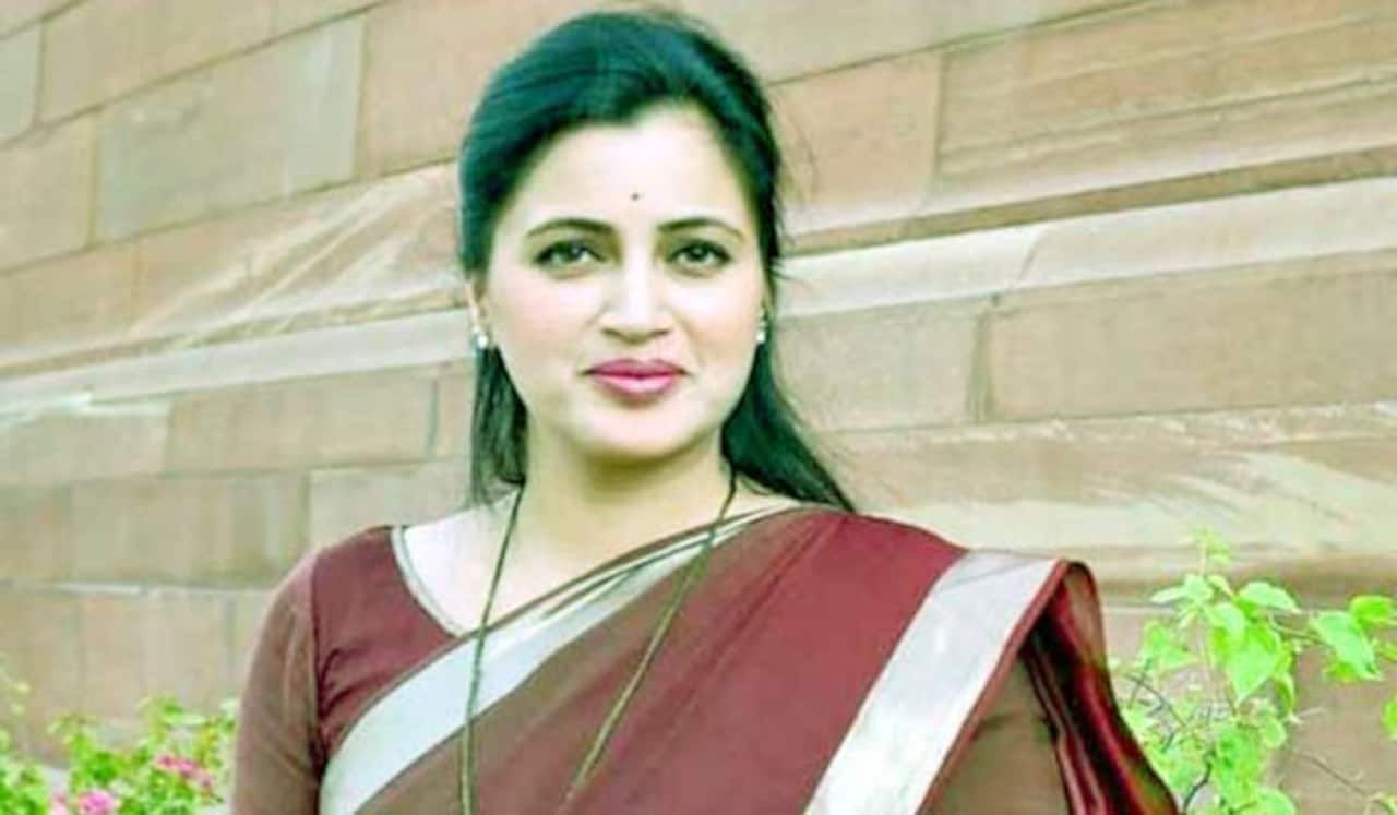 ஜாதி சான்றிதழ் மோசடி : நடிகைக்கு பிடிவாரண்ட்