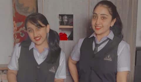 மகளுக்கே டப் கொடுக்கும் நித்யா தாஸ் : இளமை கொஞ்சும் பேரழகு
