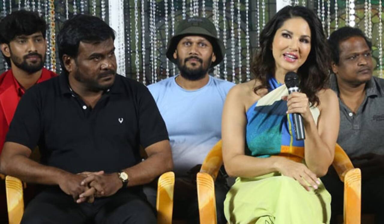 கண்கலங்கிய இயக்குனருக்கு ஆறுதல் சொன்ன சன்னி லியோன்