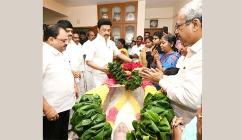 ஆரூர்தாஸிற்கு முதல்வர், திரையுலகினர் அஞ்சலி