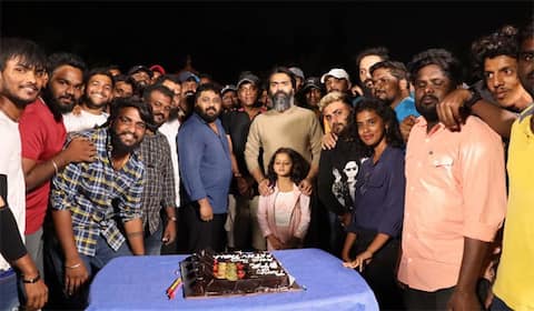 பத்து தல படப்பிடிப்பு நிறைவு : கேக் வெட்டி கொண்டாடிய சிம்பு
