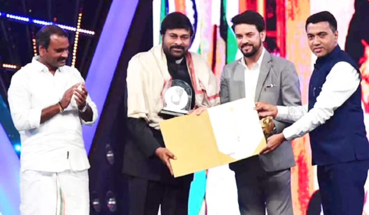 சிரஞ்சீவிக்கு திரைப்பட ஆளுமை விருது : மத்திய அமைச்சர் வழங்கினார்