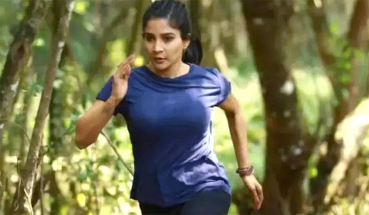 ரிஸ்க்கான சண்டைகாட்சியில் டூப் இல்லாமல் நடித்த சாக்ஷி
