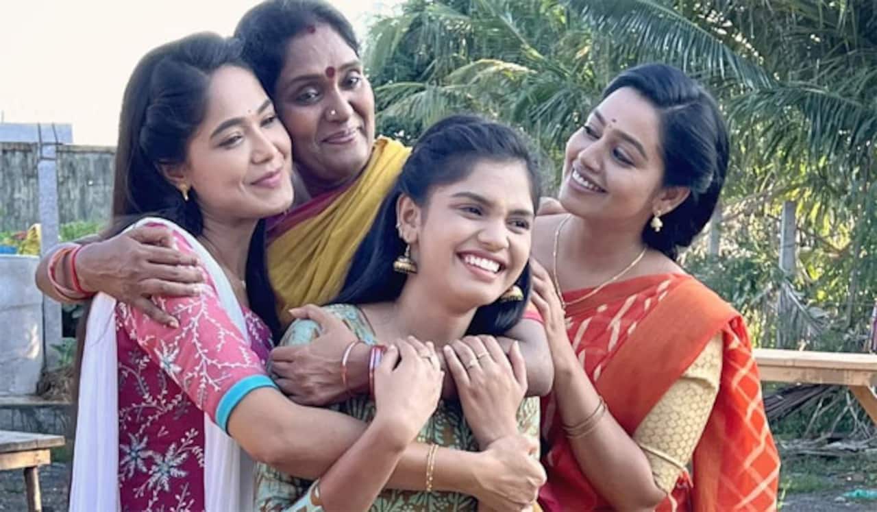 மீனாட்சி பொண்ணுங்க தொடரிலிருந்து விலகிய மோக்சிதா