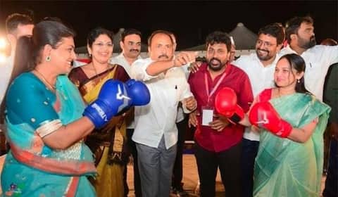 பாக்ஸராக கோதாவில் குதித்த நடிகை ரோஜா