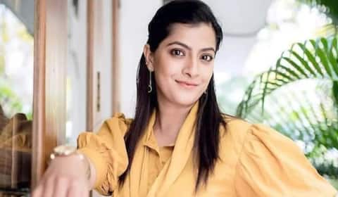ஒரே இயக்குநரின் படங்களில் அடுத்தடுத்து நடிக்கும் வரலட்சுமி