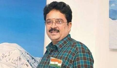 ஆயில் மசாஜ் எடுத்துக் கொண்டதால் மருத்துவமனையில் அனுமதிக்கப்பட்ட எஸ்.வி.சேகர்!