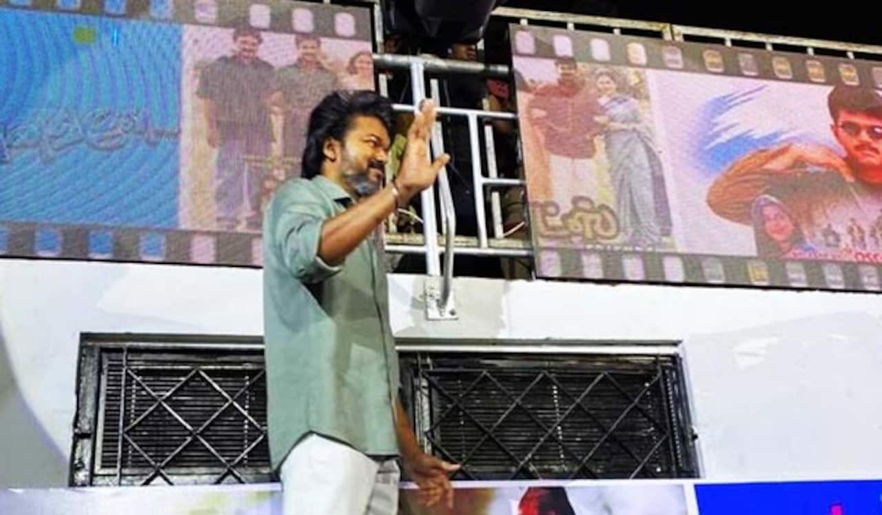 அப்பா அம்மா மீது அன்பு செலுத்துங்கள் : விஜய்யின் குட்டிக் கதையை அவருக்கே சுட்டிக்காட்டும் ரசிகர்கள்