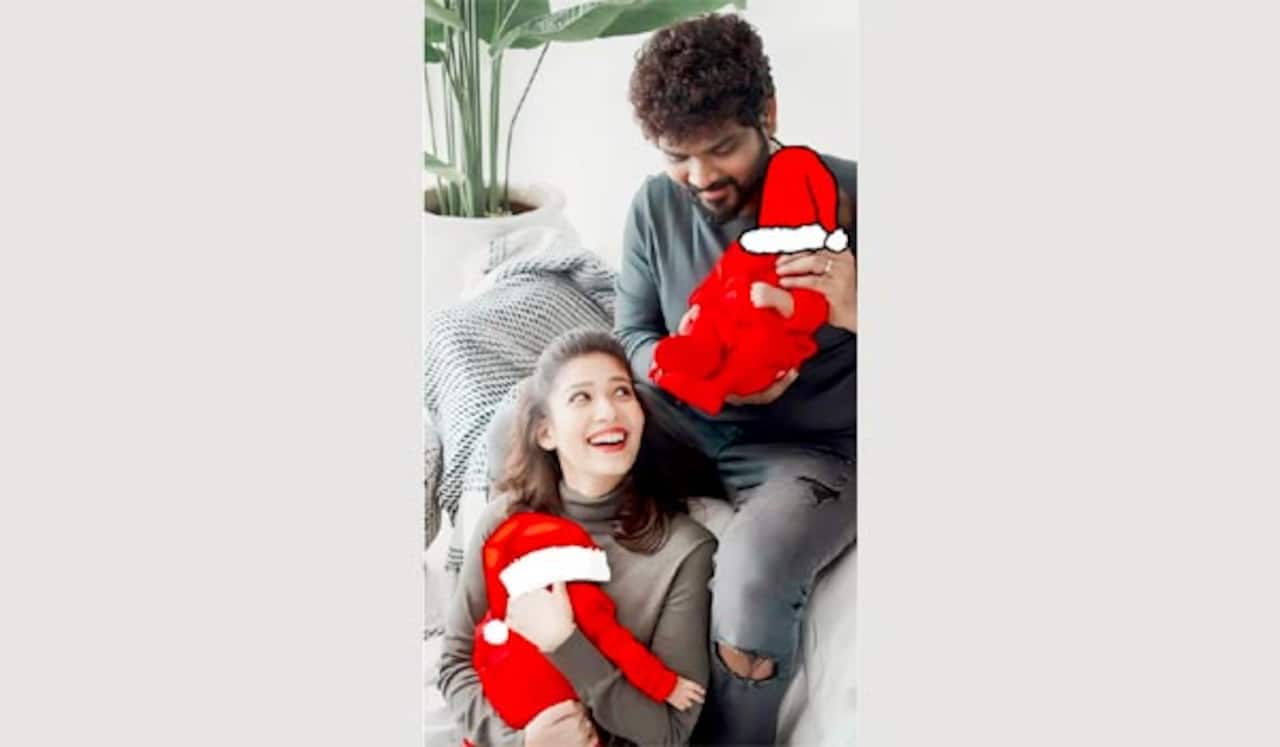 இரட்டை குழந்தைகளுடன் கிறிஸ்துமஸ் கொண்டாடிய நயன்தாரா - விக்னேஷ் சிவன்