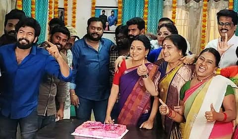 700 எபிசோட்களை கடந்த பாக்யலட்சுமி: கேக் வெட்டி கொண்டாட்டம்