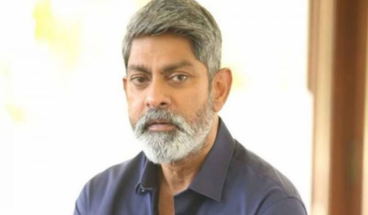 தூய்மை பணியாளரின் மகள் ஐஏஎஸ் படிக்க ஜெகபதிபாபு உதவி