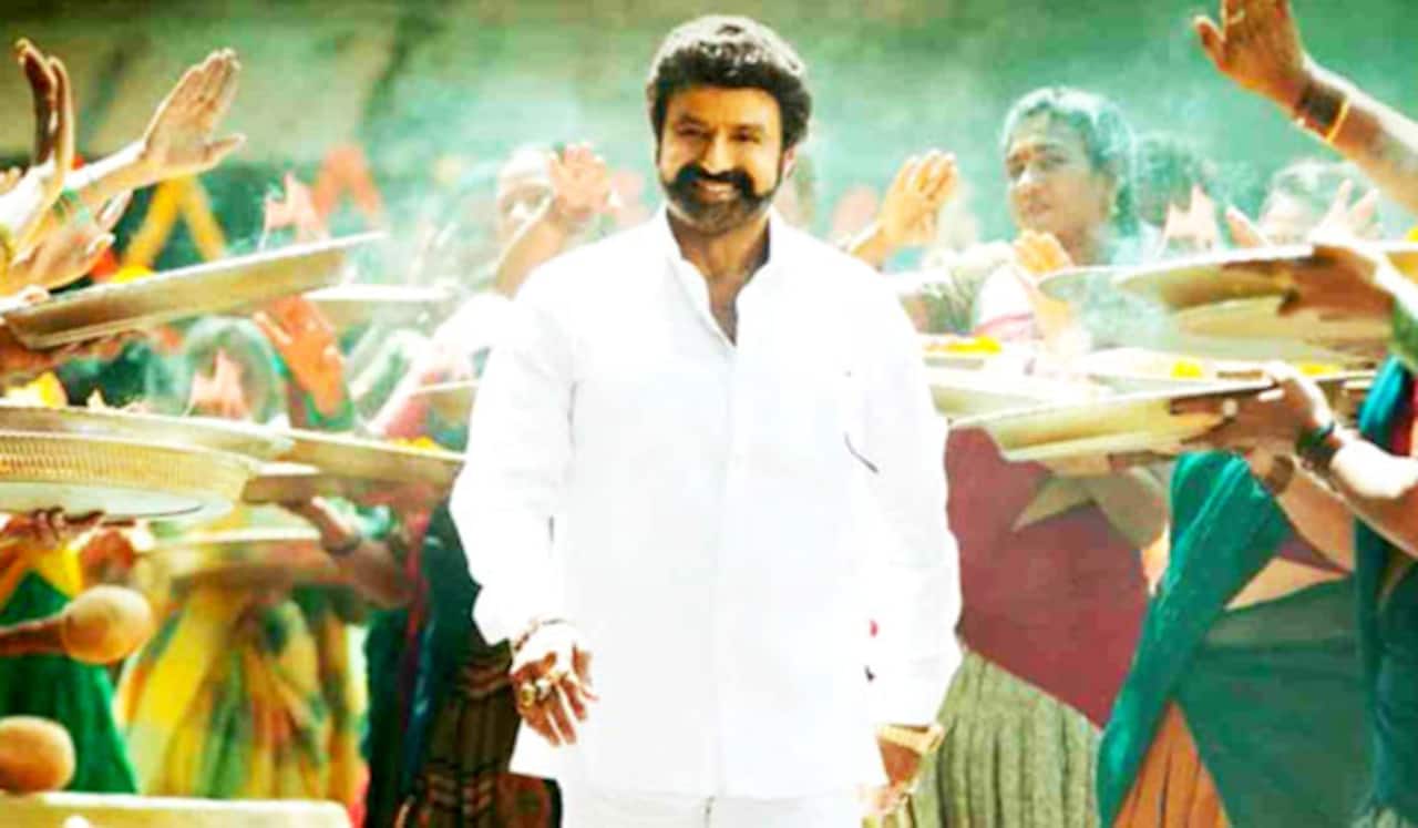அமெரிக்காவில் அட்ராசிட்டி: தெலுங்கு ரசிகர்களை வெளியேற்றிய போலீஸ்