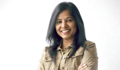 இந்து கடவுள் அவமதிப்பு: லீனா மணிமேகலையை கைது செய்ய இடைக்கால தடை