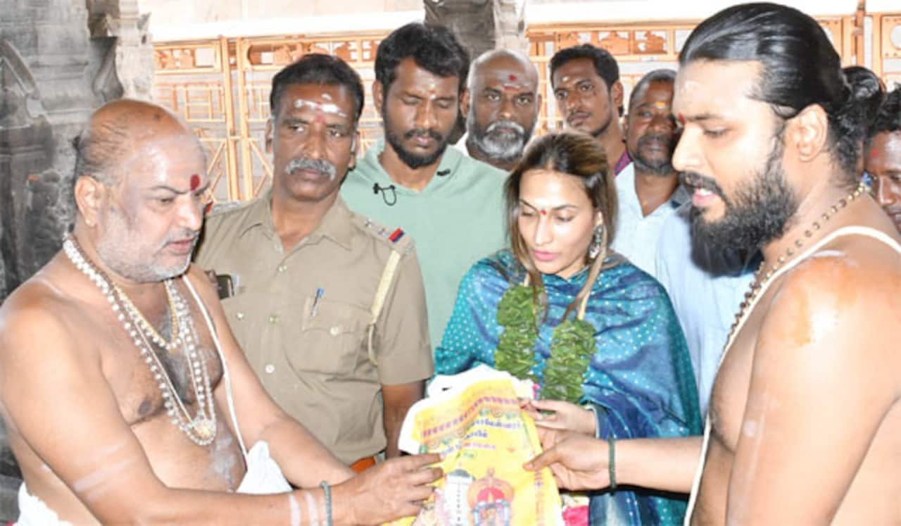 திருவண்ணாமலையில் ஐஸ்வர்யா ரஜினி சாமி தரிசனம்