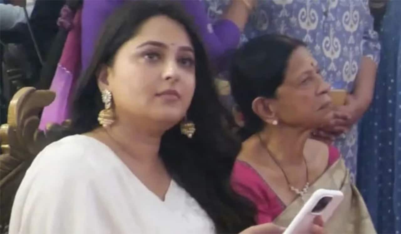 அனுஷ்காவை பார்த்து அதிர்ச்சியான ரசிகர்கள்