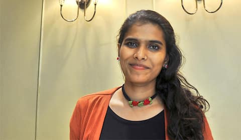 எனது காட்சிகளை திருடி விட்டார்: நண்பகல் நேரத்து மயக்கம் இயக்குனர் மீது  ஹலிதா குற்றச்சாட்டு