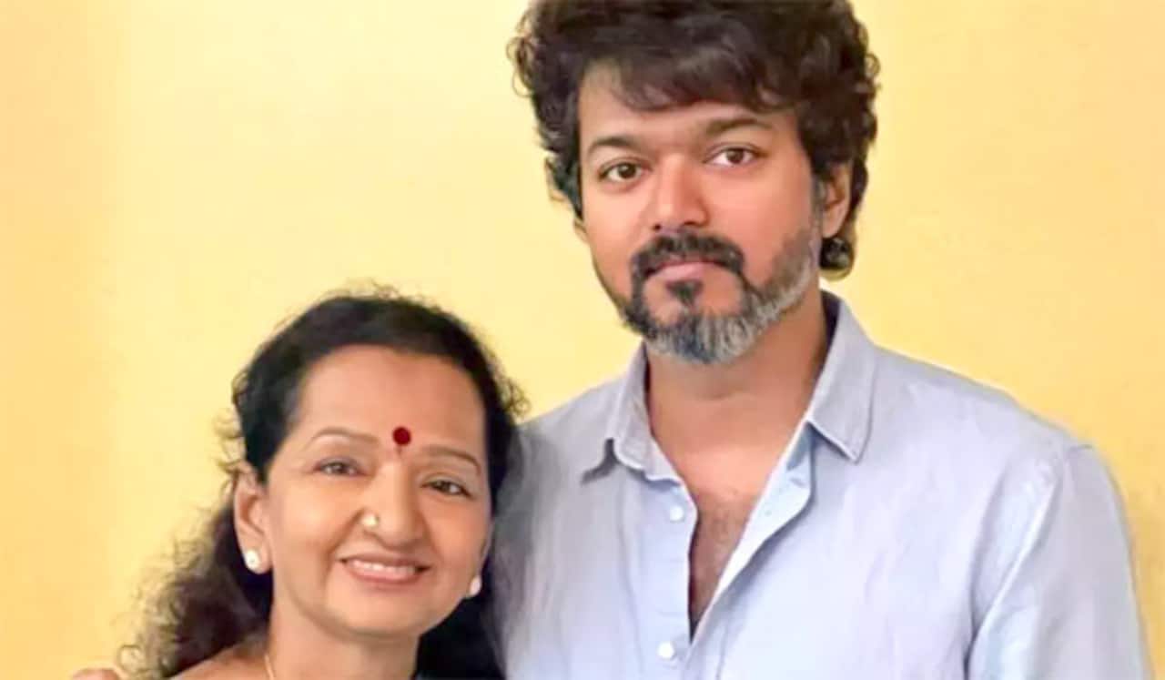 விஜய் குறித்த சர்ச்சை : தாயார் ஷோபா விளக்கம்