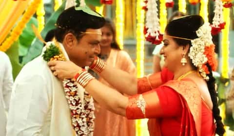 1500 கோடி சொத்தை சுருட்டவே 2வது திருமணம் : பவித்ராவின் முன்னாள் கணவர் குற்றச்சாட்டு