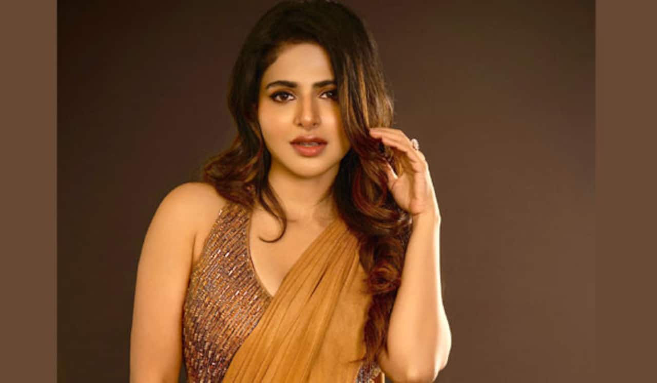 தெலுங்கில் பிசியாகும் ஐஸ்வர்யா மேனன்