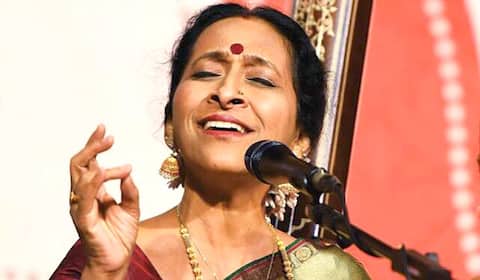 மூளையில் ரத்தக்கசிவு : லண்டன் மருத்துவமனையில் பாடகி பாம்பே ஜெயஸ்ரீ  அட்மிட்
