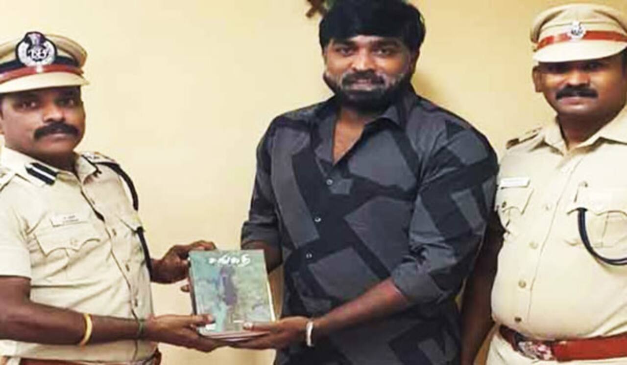 சிறை கைதிகளுக்கு 1000 நூல்கள் வழங்கிய விஜய்சேதுபதி
