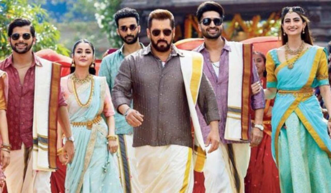 ஹிந்தி படத்தில் தெலுங்கு பாடலுக்கு வேட்டி சட்டையுடன் ஆடி அசத்திய சல்மான் கான்