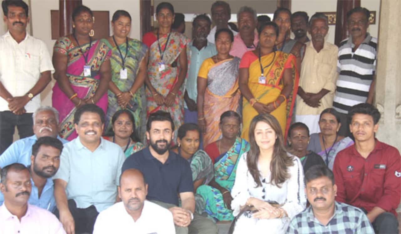 கீழடி தொல்லியல் அருங்காட்சியகத்தை பார்வையிட்ட சூர்யா குடும்பத்தினர்