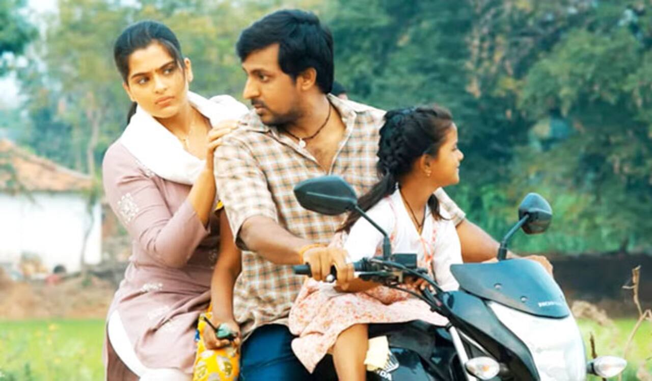 தெருத்தெருவாக திரையிடப்படும் படம்: தயாரிப்பாளர் புகார்