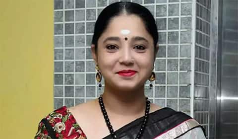 அசிங்கமா மெசேஜ் பன்றாங்க : கோபத்தில் வீடியோ வெளியிட்ட சீனியர் நடிகை