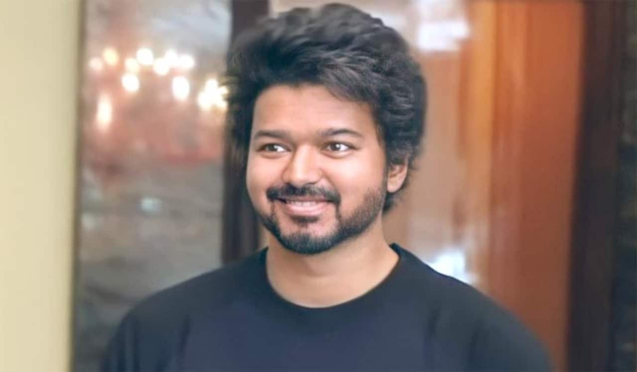 ரசிகர்களை அழைத்து பாராட்டிய விஜய்