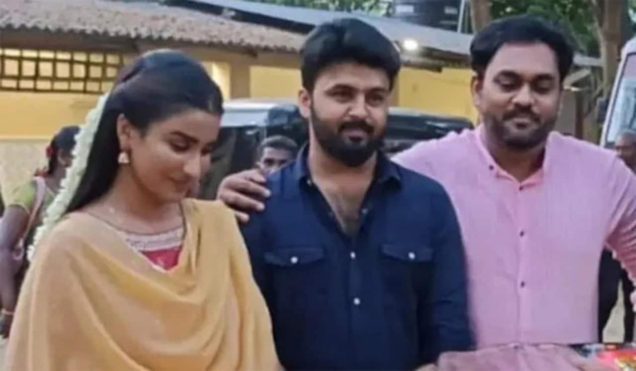 கிழக்கு வாசல் சீரியலில் ஹீரோ யார் தெரியுமா? - இணையத்தில் கசிந்த புகைப்படம்