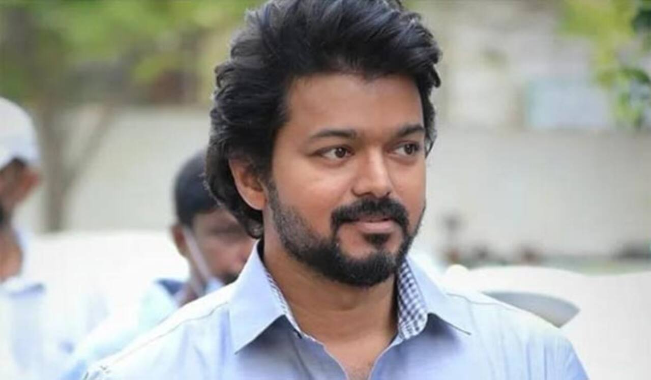 விலையில்லா விருந்து: மக்கள் இயக்கத்தினரை பாராட்டிய விஜய்