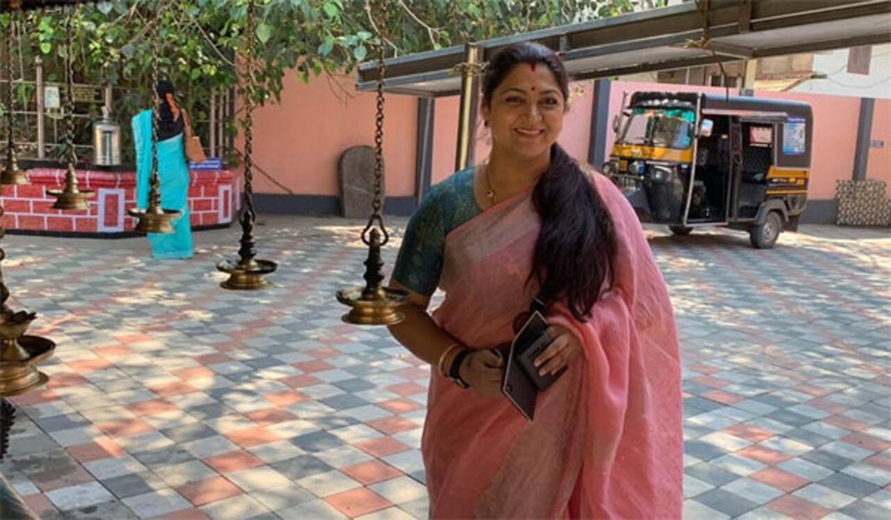 தாத்தா கட்டிய கோயிலில் குஷ்பு