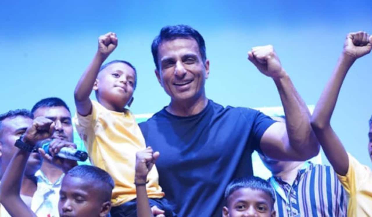 பீகாரில் ஆதரவற்ற மாணவர்களுக்கு பள்ளி கட்டிடம் கட்டித்தரும் சோனு சூட்