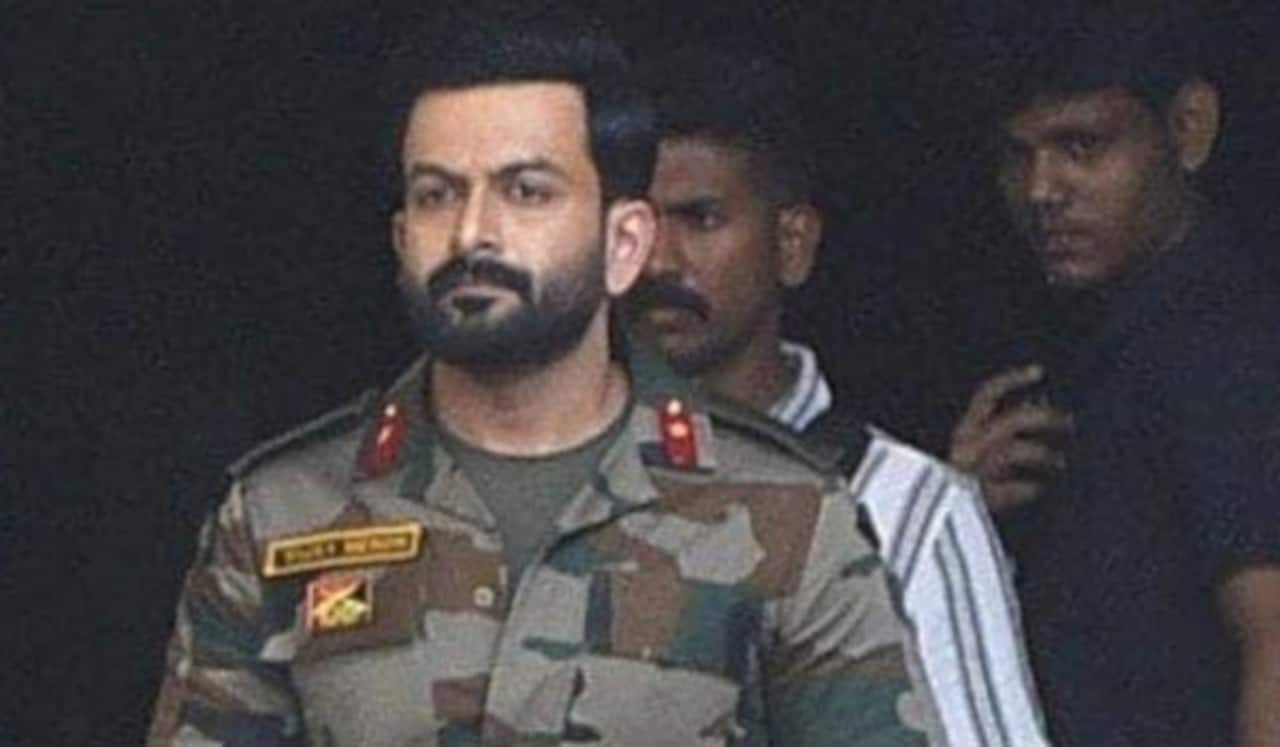 ஹிந்தி பிரபலங்களின் வாரிசுகள் அறிமுகமாகும் படத்தில் நடிக்கும் பிரித்விராஜ்