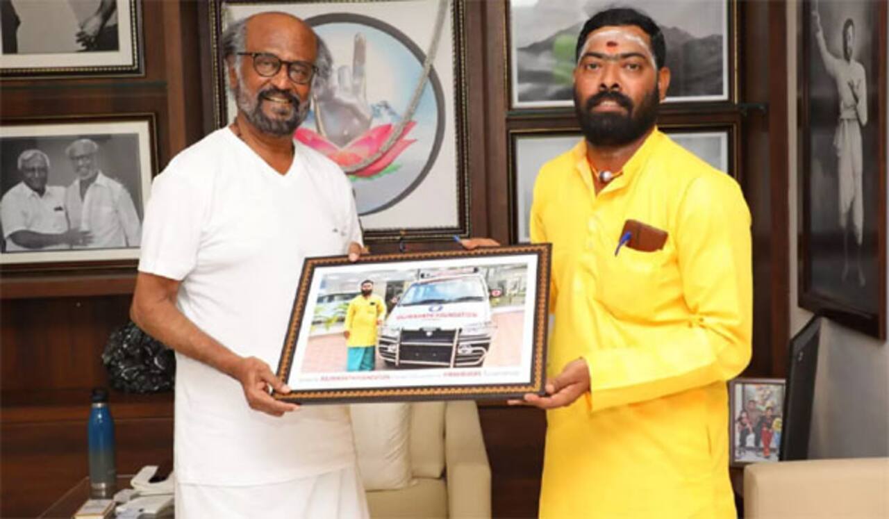 சமூக சேவகருக்கு ஆம்புலன்ஸ் வழங்கிய ரஜினிகாந்த்