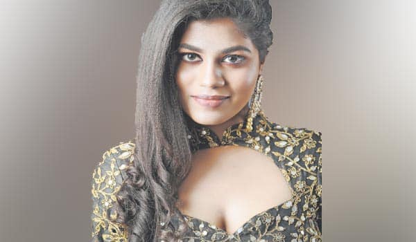 வில்லி நடிப்பில் கில்லி: மிரட்டும் மேனகா பிரியா