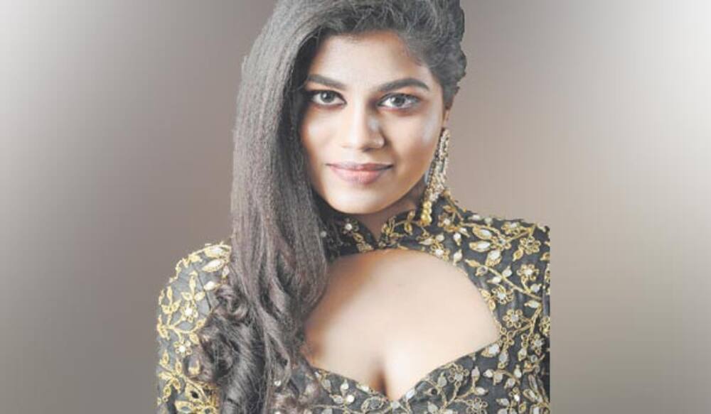 வில்லி நடிப்பில் கில்லி: மிரட்டும் மேனகா பிரியா